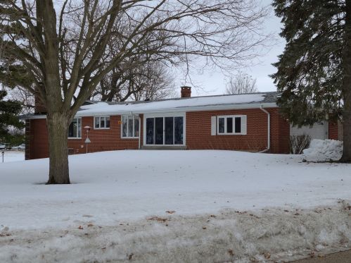 1211 Brookside Dr, Hillcrest, IL 61068-1101