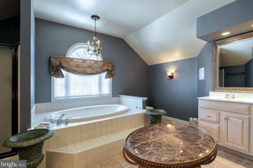 1020 Steeplechase Dr, Lancaster PA  17601-1779 exterior