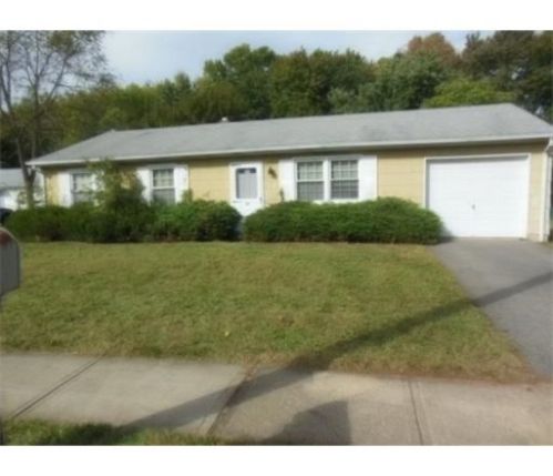 40 Brandywine Cir, Piscataway NJ  08854-2705 exterior
