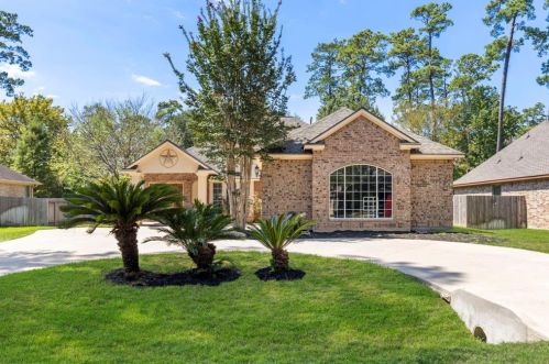 926 Longleaf Ln, Conroe, TX 77302-1221