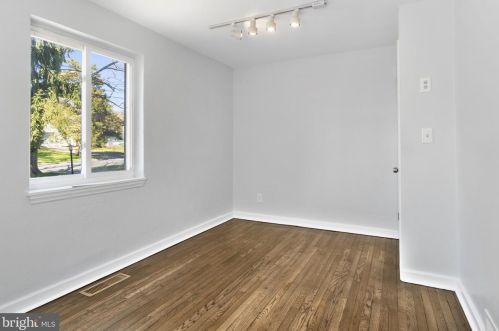 13 Dorann Ave, Princeton NJ  08540-3906 exterior