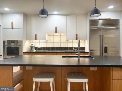 637 Lombard St, Philadelphia PA  19147-1416 exterior