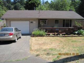 476 6th St, Kalama, WA 98625-9864