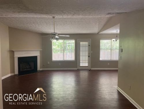 27 Knox Pass, Newnan, GA 30263-2889