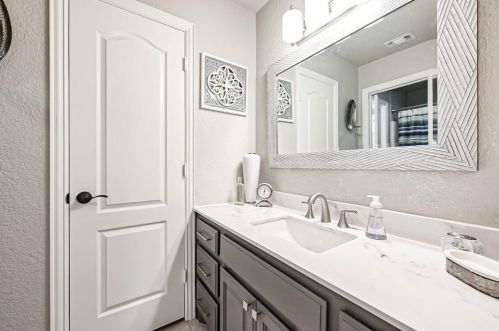 10512 Stonehill Dr, Fort Worth TX  76126-4547 exterior