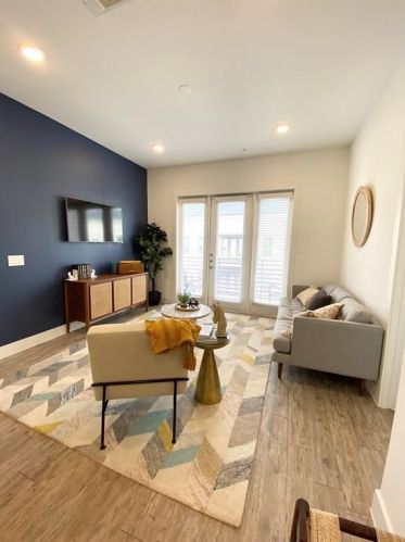 6848 Bandera Ave, Dallas, TX 75225