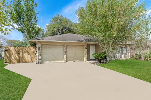 11723 Bowie Dr, Morgans Point, TX 77571-9551