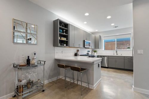 3213 Aldwyche Dr, Austin TX  78704 exterior