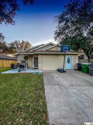 118 Joyce Ln, Victoria, TX 77901-2503