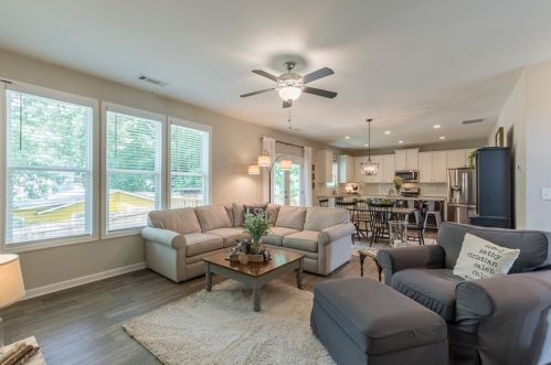 253 Gwinnett St, Buford, GA 30518-2623
