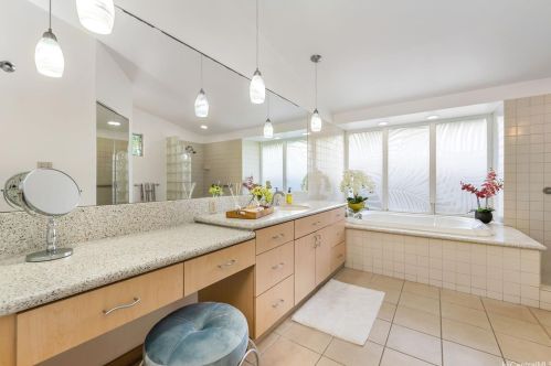 321 Halemaumau Pl, Honolulu HI  96821-2107 exterior