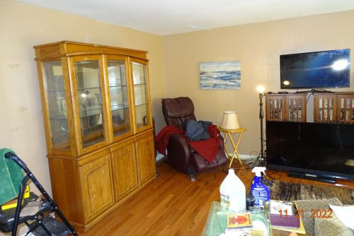 210 Pleasant Dr, Elk Grove Vlg, IL 60007-4026