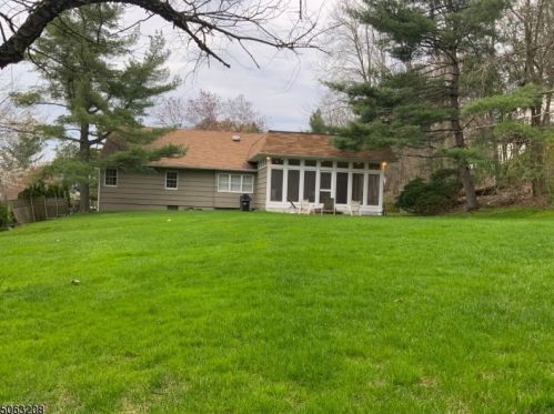 1075 Saddlebrook Rd, Mountainside, NJ 07092-1512