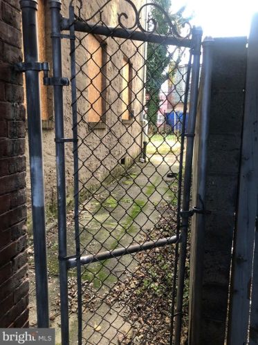 1814 22nd St, Philadelphia PA 19140-4703 exterior