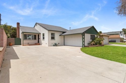 2220 115th St, Hawthorne, CA 90250-1955
