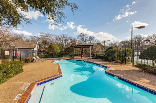 2930 Waterfront Dr, Garland TX  75042-4810 exterior