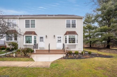 1208 Baneberry Ct, Flemington, NJ 08822-2036