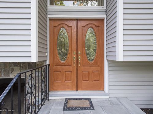 6 Crawford Ter, Riverside CT  06878-1032 exterior