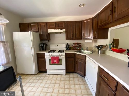 53 Viburnum Ct, Trenton NJ  08648-4811 exterior