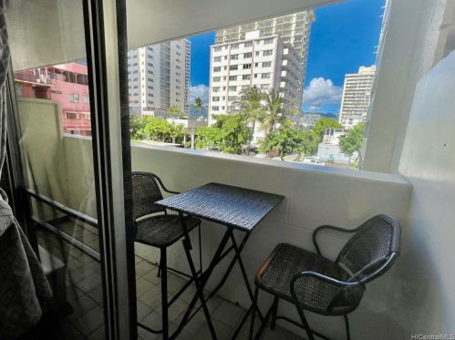 2450 Prince Edward St, Honolulu HI  96815-3221 exterior