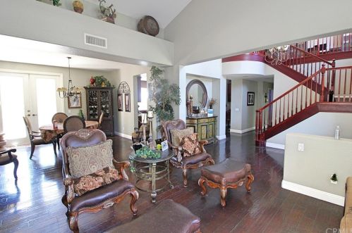 2390 Meadow Glen Dr, La Verne, CA 91750-1747