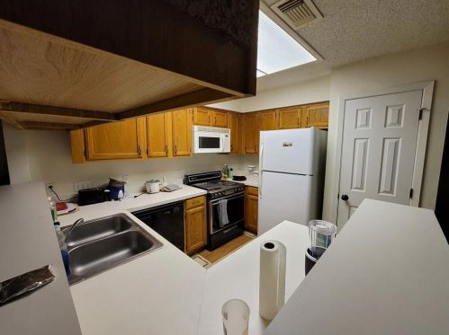 915 23rd St, Austin TX  78705-5073 exterior