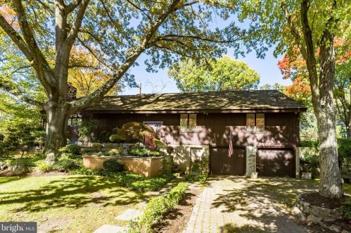 221 Elm Ave, Tavistock NJ 08033-2538 exterior