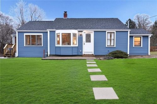 100 Bartlett Dr, Warwick, RI 02886-9605