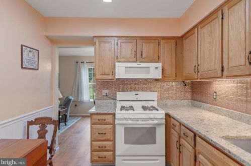 216 Valleybrook Dr, Lancaster PA  17601-4623 exterior