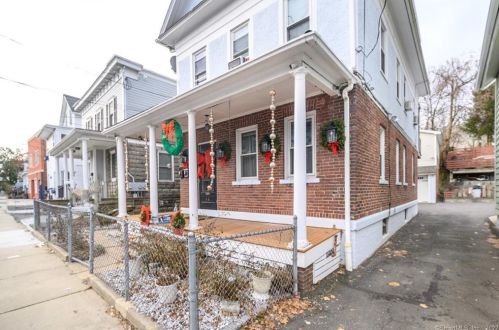 66 Lexington Ave, Norwalk CT  06854-4325 exterior