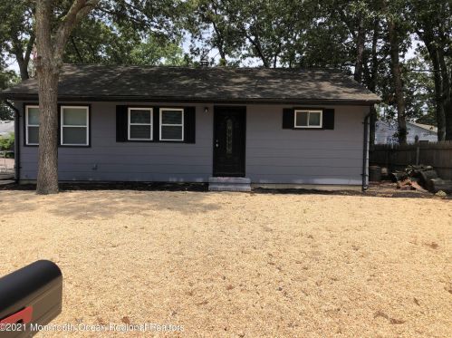 624 Oakwood Dr, Lacey, NJ 08731-4911