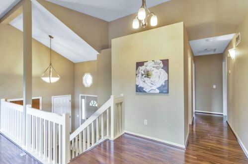 1038 Boston Hill Rd, Saint Paul, MN 55123-2546