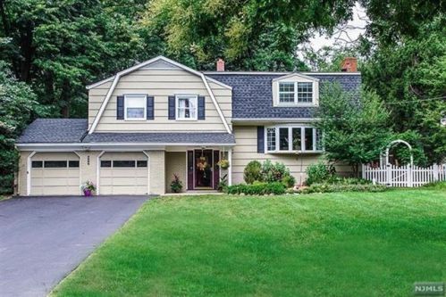 474 Stevens Ave, Ridgewood, NJ 07450-5437