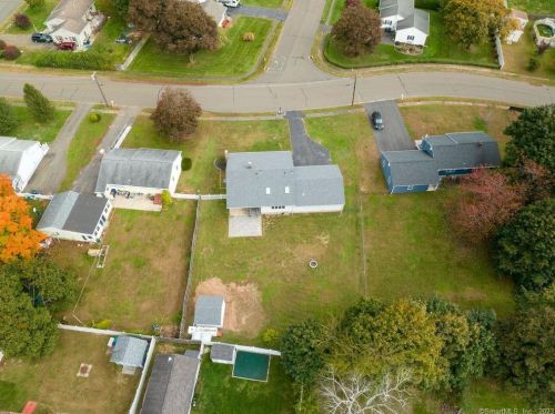 32 Laurel St, Southington CT  06489-1226 exterior