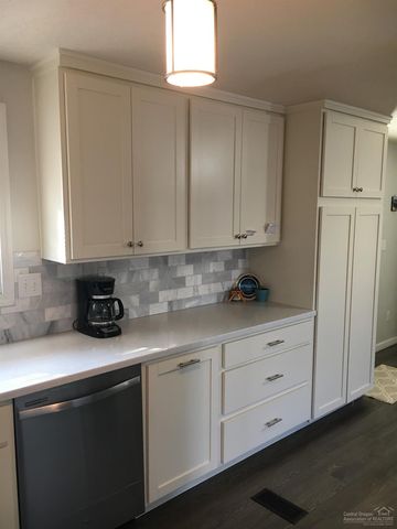 1651 21st Pl, Eagle Crest, OR 97756-8687