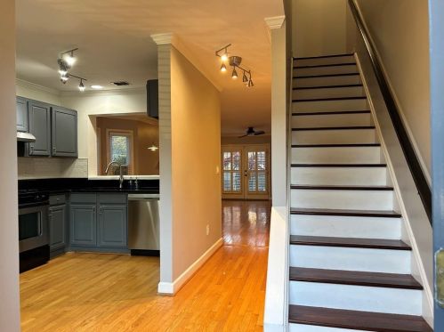 1601 Defoors Lndg, Atlanta, GA 30318-7537