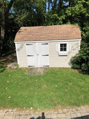 23 High St, Stratham, NH 03885-2213