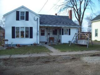 103 2nd St, Normandy, IL 61376-9018