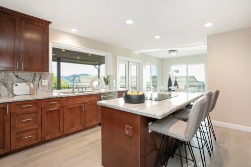 815 Moorside Dr, Glendale CA  91207-1135 exterior