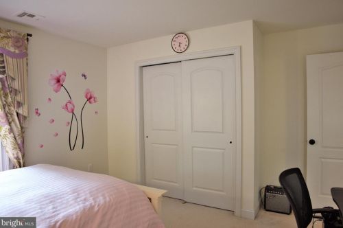 87 Leavitt Ln, Princeton NJ  08540-3921 exterior