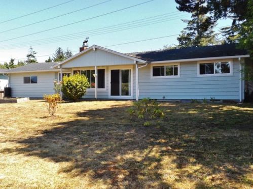 560 Crestline Dr, Waldport, OR 97394-9715