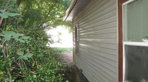 2718 Harris St, Atlanta GA  30344-6925 exterior