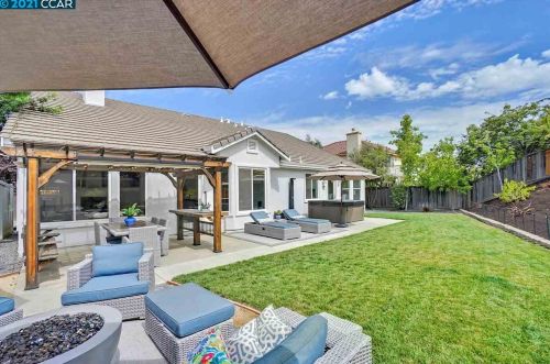 1046 Rolling Woods Way, Concord CA  94521-5400 exterior
