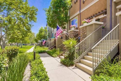 10187 Little Leaf Ln, Santee, CA 92071-7216