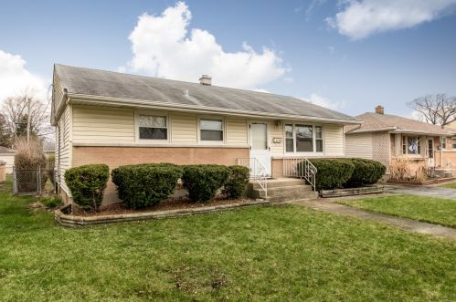 2290 Magnolia St, Des Plaines, IL 60018-3127