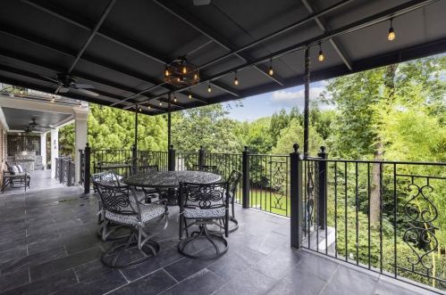 877 Highland Ter, Atlanta GA  30306-3411 exterior