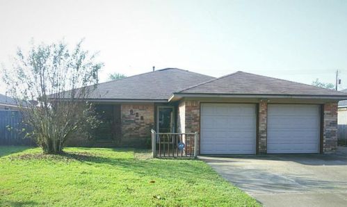628 Remington Dr, Angleton, TX 77515-3332