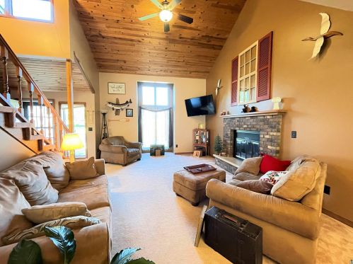 402 Jackson Ave, Scanlon, MN 55720-3026