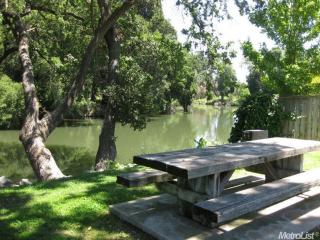 1053 Awani Dr, Lodi, CA 95240-0682