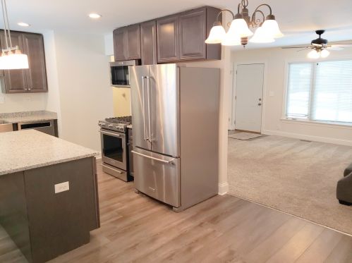214 State St, North Aurora, IL 60542-1652